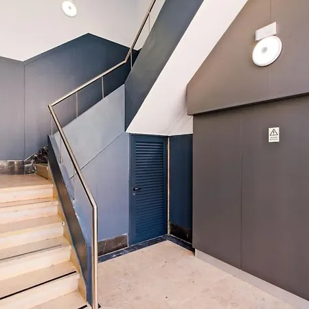 Lovely Fully Equipped Near Subway N3 Apartmán *