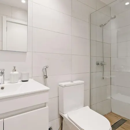 Apartmán Lovely Fully Equipped Near Subway N3 *