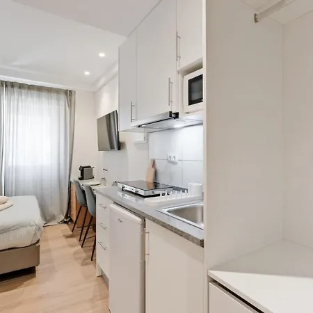 Lovely Fully Equipped Near Subway N3