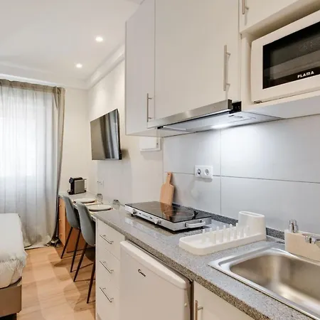 Lägenhet Lovely Fully Equipped Near Subway N3
